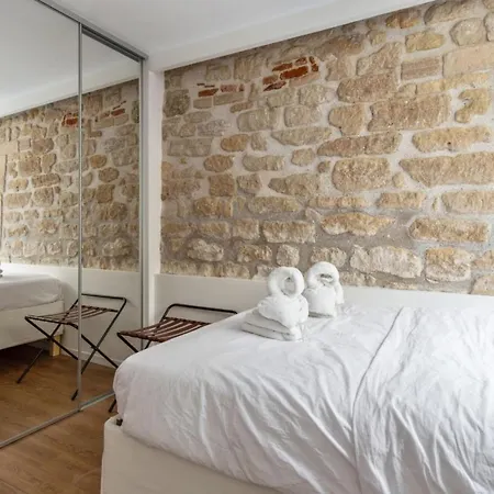 Former Art Studio Under Glass Roof In Strasbourg St-denis Welkeys *