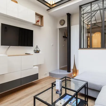 Former Art Studio Under Glass Roof In Strasbourg St-denis Welkeys Apartment Paris
