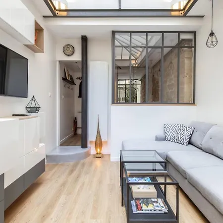 Former Art Studio Under Glass Roof In Strasbourg St-denis Welkeys Apartment Paris