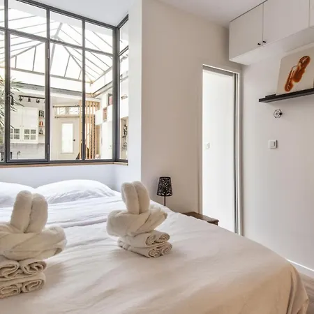 Apartment Former Art Studio Under Glass Roof In Strasbourg St-denis Welkeys *